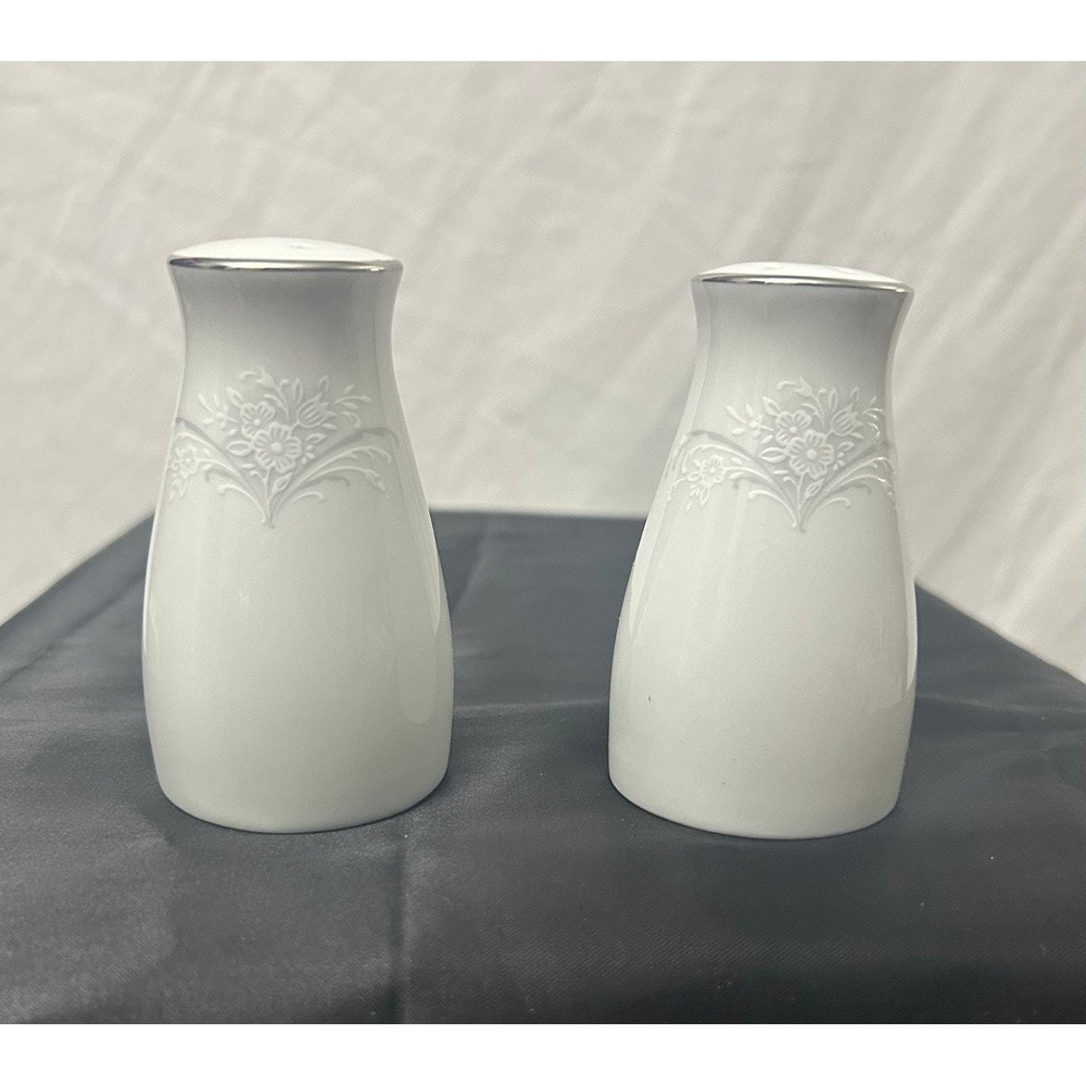 Noritake Casablanca 6842 Salt and Pepper Shakers Set Fine China Platinum Rim